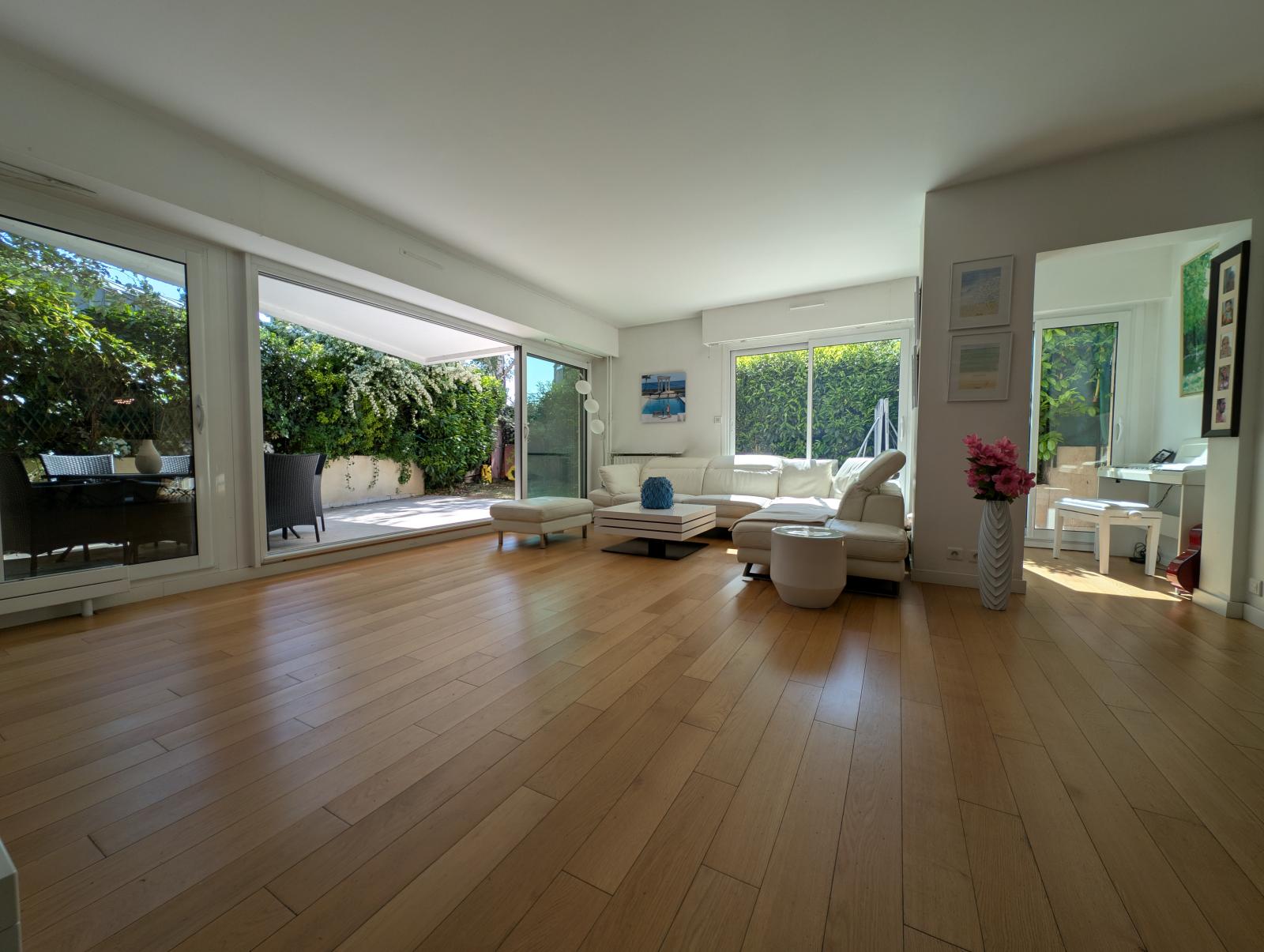 Agence immobilière de AGENCE REAL ESTATE IMMO